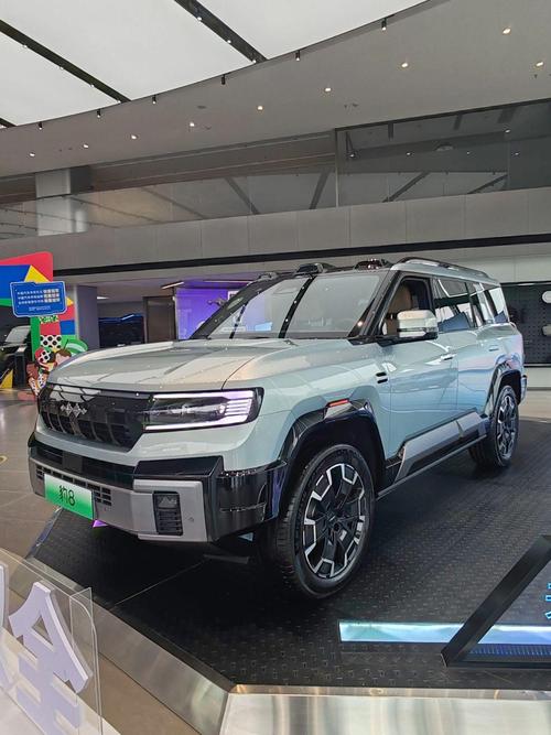 成都260比亚迪方程豹硬派越野的爆款，英菲尼迪35周年与你共成长